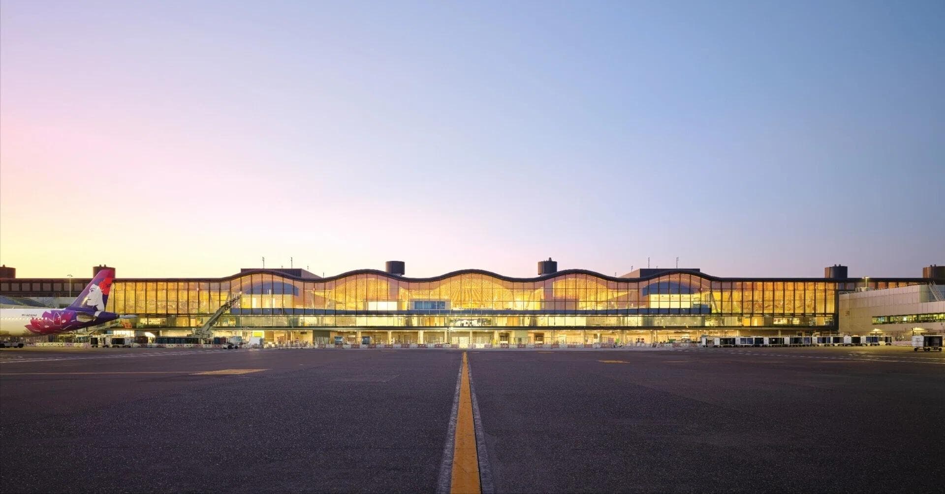 PDX(ポートランド国際空港): 自然との共生を志向した、木々に囲まれたターミナル