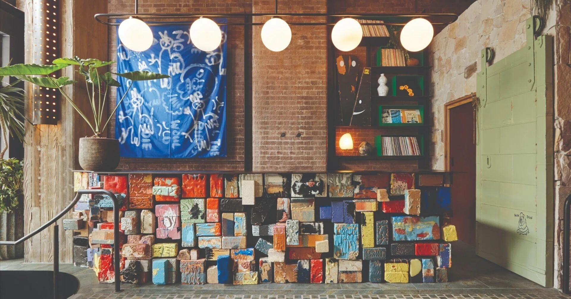 feats of clay | セラミック文化が息づく、シドニーの街に根ざしたホテルデザイン